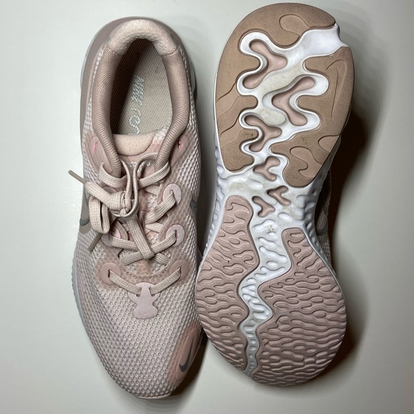 Nike Renew Run Barely Rose - Women’s US 9 - Picture 4 of 4